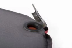 Exped SIM Comfort 7.5 LW Zelfopblazende Slaapmat -Buiten kamperen 1267 1900 6184 sim comfort valve open 5472x3648 2