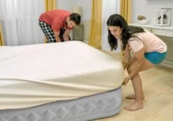 Intex Supreme Air Flow Luchtbed - Queensize - Ingebouwde Elektrische Pomp -Buiten kamperen 1320 1900 64490 inuse1 2020 300