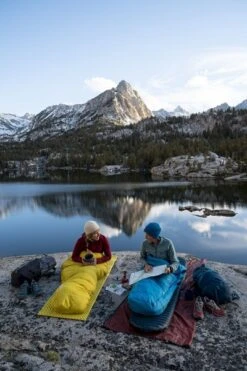 Therm-A-Rest Space Cowboy Mummymodel Slaapzak 20 Therm-A-Rest Space Cowboy Mummymodel Slaapzak -Buiten kamperen 1900 1267 2022 thermarest sierranevada california patitucci 0220