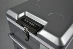 Engel MT35F-S Compressor Koelbox - 32 Liter -Buiten kamperen 1900 2849 mt35fs verschluss detail