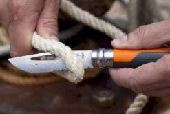 Opinel N°08 Outdoor Zakmes - Oranje 8 Opinel N°08 Outdoor Zakmes - Oranje -Buiten kamperen 3123840015779 opinel outdoor 8 oranje sfeer3 resultaat