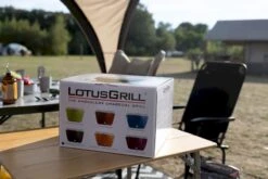 LotusGrill XL Hybrid Houtskoolbarbecue - Rood 17 LotusGrill XL Hybrid Houtskoolbarbecue - Rood -Buiten kamperen doos lotusgrill 4