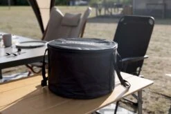 LotusGrill XL Hybrid Houtskoolbarbecue - Rood 22 LotusGrill XL Hybrid Houtskoolbarbecue - Rood -Buiten kamperen lotusgrill in hoes